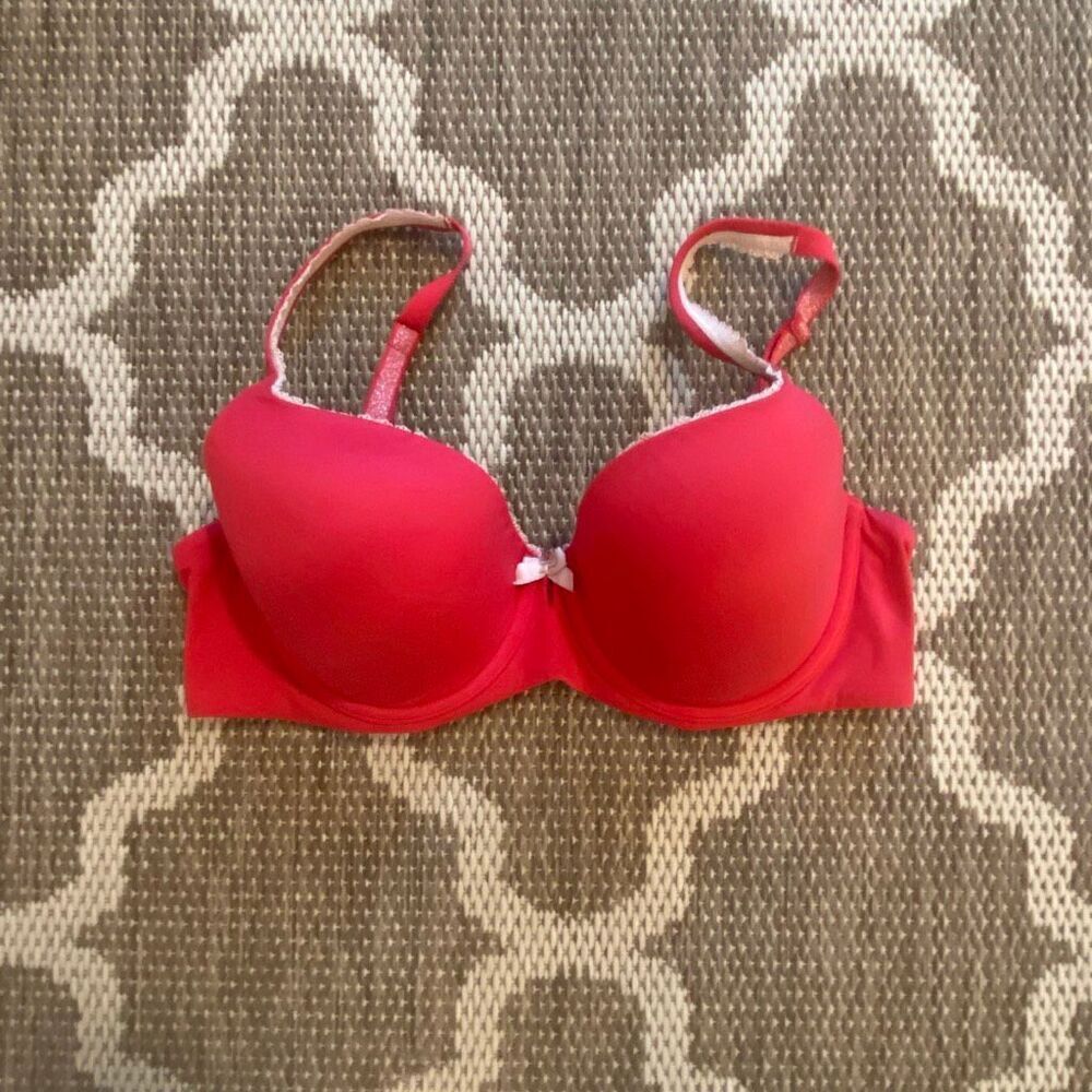 Victoria’s Secret body by Victoria lined Demi bra size 36D
